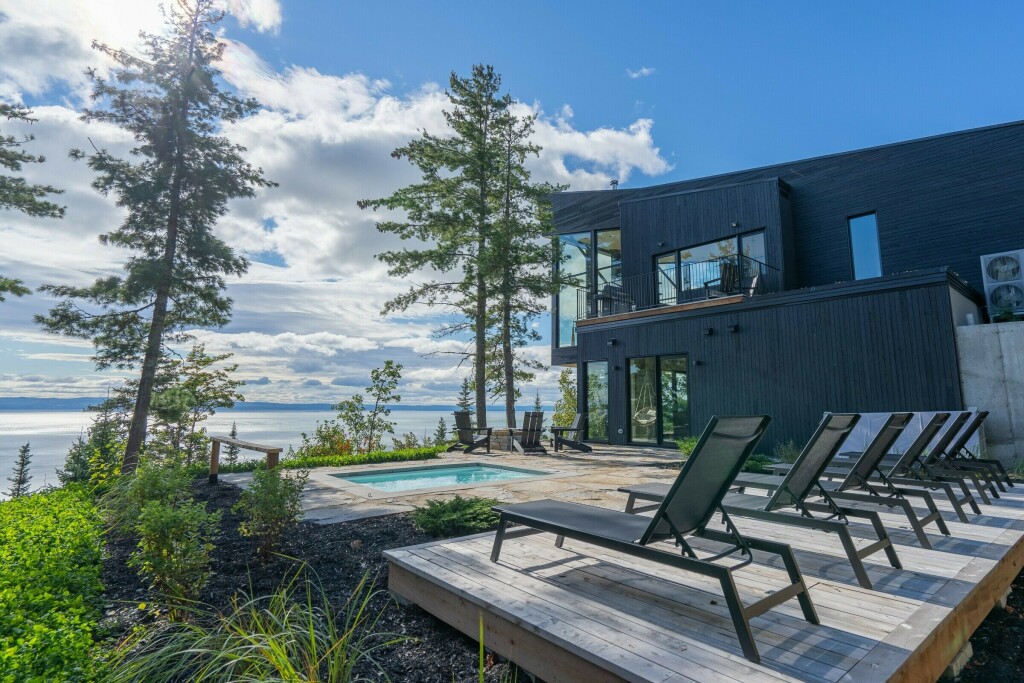 ONYXSURLEFLEUVE Chalet à louer avec spa Charlevoix ONYXSURLEFLEUVE Chalet à louer avec spa Charlevoix