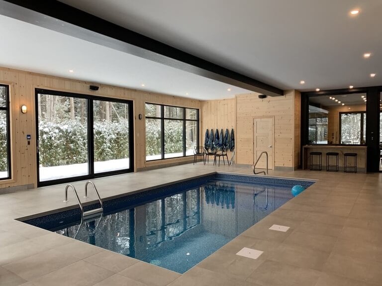 Chalets avec piscine intérieur