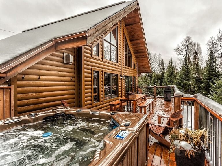 Chalets à louer en bois ronds dans les Laurentides